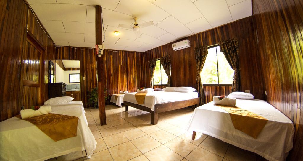 Manuel Antonio Hostel Resort Extérieur photo